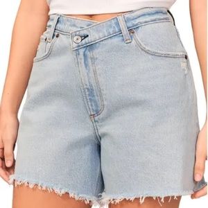 Abercrombie & Fitch. The dad short, high rise, curve love, cross over button